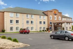 Photograph of Baymont Inn & Suites, Dekalb