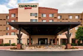 Photograph of Courtyard, Schaumburg