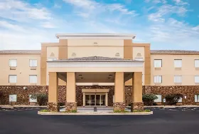 Photograph of La Quinta Inn & Suites, Pontoon Beach