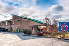 Photograph of Motel 6, Lansing
