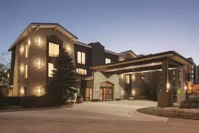 Photograph of Country Inn & Suites, Hoffman Estates