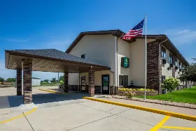 Photograph of Quality Inn, Galesburg
