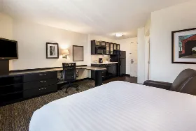 Photograph of Sonesta Simply Suites, Waukegan