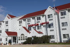Photograph of Ramada Limited Bloomington, Bloomington