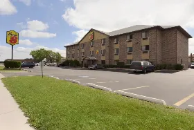 Photograph of Super 8, Bridgeview