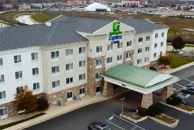 Photograph of Holiday Inn Express, Waukegan