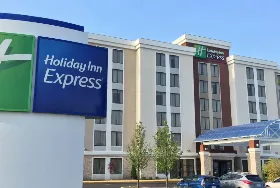 Photograph of Holiday Inn Express, Arlington Heights