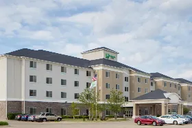 Photograph of Holiday Inn & Suites Bloomington-Airport, Bloomington