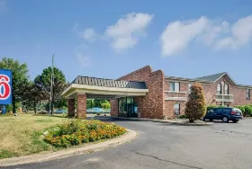 Photograph of Motel 6, Waukegan