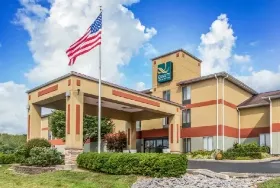 Photograph of Quality Inn & Suites, Lawrenceburg
