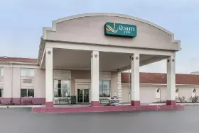Photograph of Quality Inn, Scottsburg