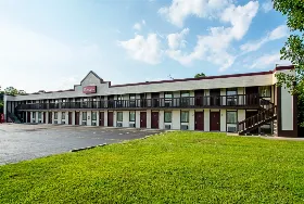 Photograph of Red Roof Inn, Scottsburg