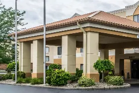 Photograph of Quality Inn, Evansville
