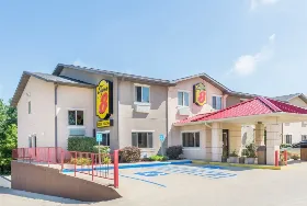 Photograph of Super 8 by Wyndham Bloomington University Area, Bloomington