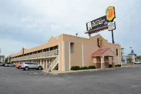 Photograph of Super 8, Lafayette