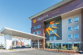 Photograph of La Quinta Inn & Suites, Terre Haute