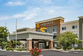 Photograph of La Quinta Inn & Suites, Evansville