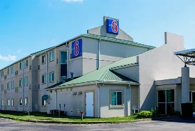 Photograph of Motel 6, Seymour