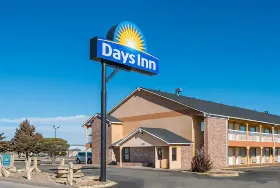Photograph of Days Inn, Russell