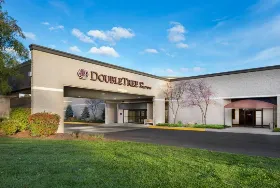 Photograph of Doubletree By Hilton, Lawrence