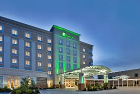 Photograph of Holiday Inn Kansas City Airport, Kansas City