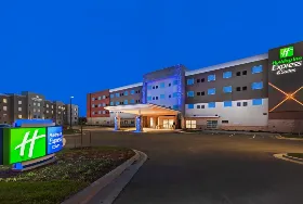 Photograph of Holiday Inn Express, Lenexa