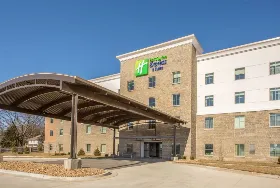 Photograph of Holiday Inn Express & Suites, Shawnee