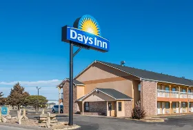 Photograph of Days Inn, Russell