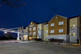 Photograph of La Quinta Inn & Suites, Emporia
