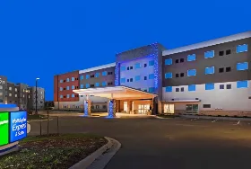 Photograph of Holiday Inn Express, Lenexa