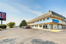 Photograph of Motel 6, Wichita