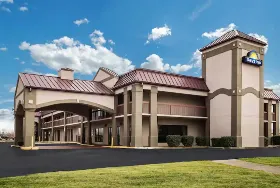 Photograph of Days Inn, Oak Grove