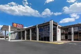 Photograph of Clarion Inn & Suites Bowling Green, Bowling Green