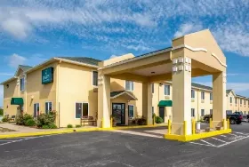 Photograph of Americas Best Value Inn, Brandenburg