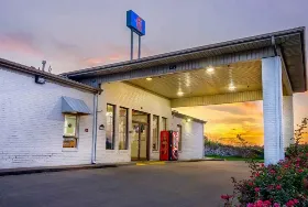 Photograph of Motel 6, Grand Rivers