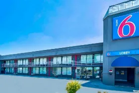 Photograph of Motel 6, Louisville