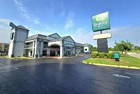 Photograph of Quality Inn, Oak Grove