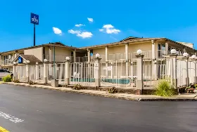 Photograph of Americas Best Value Inn, Bowling Green