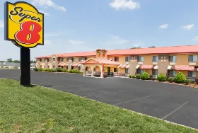 Photograph of Super 8, Bowling Green