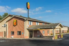 Photograph of Super 8, Munfordville