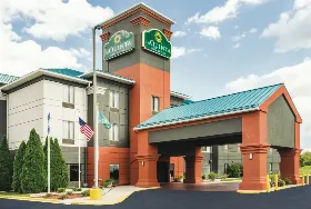 Photograph of La Quinta Inn & Suites, Louisville