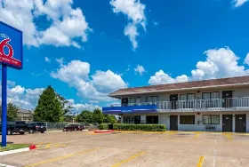 Photograph of Studio 6, Monroe