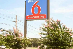 Photograph of Studio 6, Luling