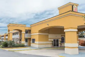 Photograph of Super 8, Baton Rouge