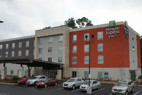 Photograph of Holiday Inn Express, Pineville