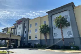 Photograph of Hampton Inn, Leesville