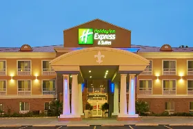 Photograph of Holiday Inn Express, Alexandria