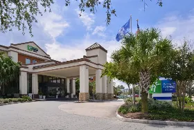 Photograph of Holiday Inn Express, Saint Rose