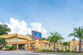 Photograph of Howard Johnson, Lake Charles