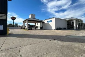 Photograph of Motel 6, Denham Springs